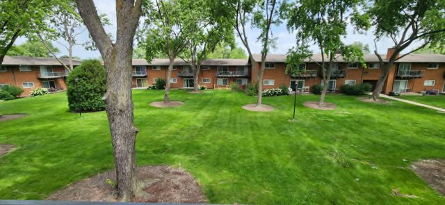 1910 W Hatherleigh Court 2E, Mount Prospect, IL 60056