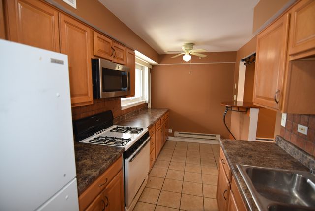 1910 W Hatherleigh Court 2E, Mount Prospect, IL 60056