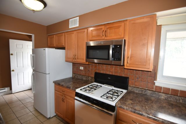 1910 W Hatherleigh Court 2E, Mount Prospect, IL 60056