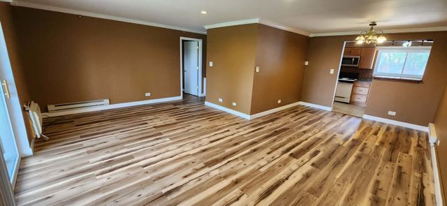 1910 W Hatherleigh Court 2E, Mount Prospect, IL 60056