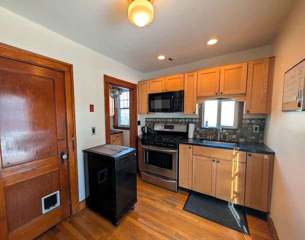 376 Treble Cove Rd, Billerica, MA 01862