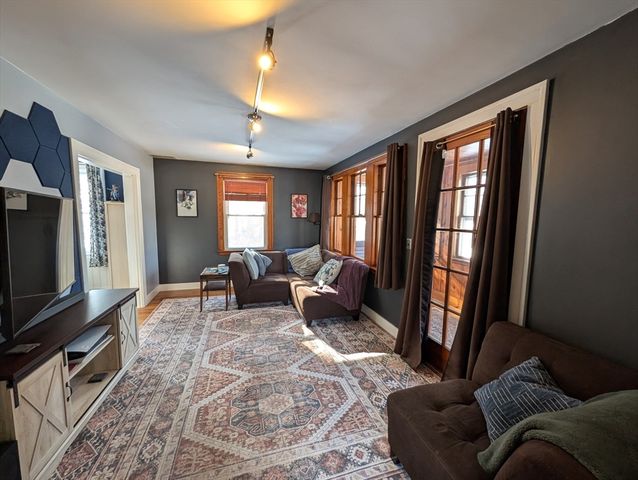 376 Treble Cove Rd, Billerica, MA 01862