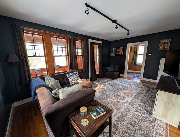 376 Treble Cove Rd, Billerica, MA 01862