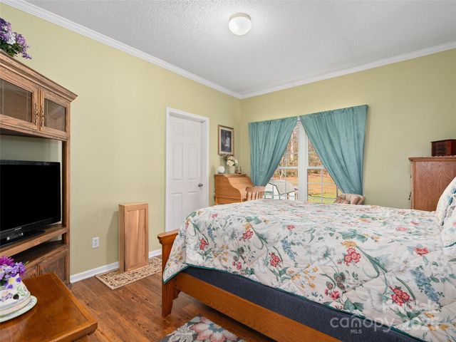 70 Pierce Elders Road, Whittier, NC 28789