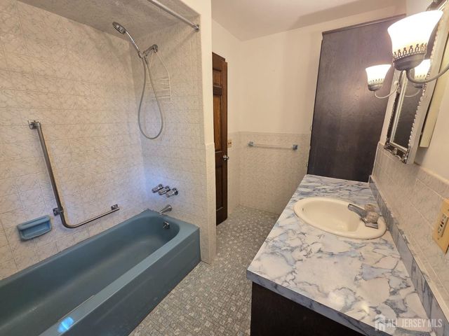 240 Central Avenue, Piscataway, NJ 08854