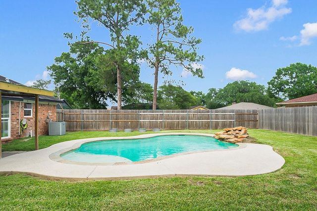 814 El Toro Lane, Houston, TX 77062