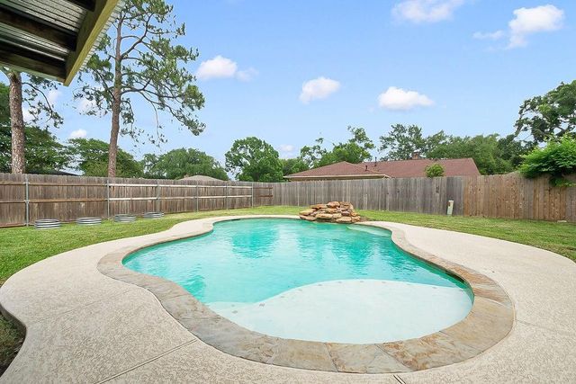 814 El Toro Lane, Houston, TX 77062