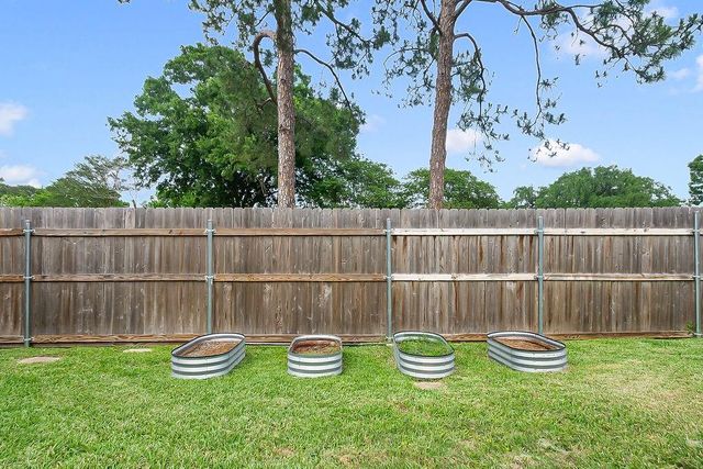 814 El Toro Lane, Houston, TX 77062