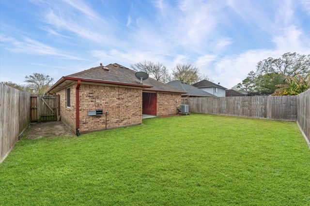 5917 Red River Drive, Dickinson, TX 77539