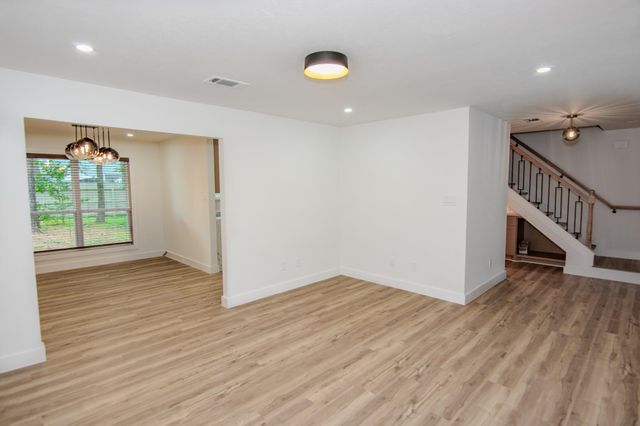 3 Raindream Place, The Woodlands, TX 77381