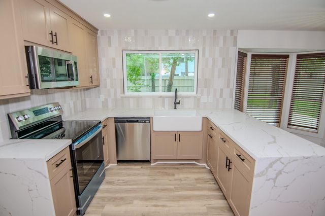 3 Raindream Place, The Woodlands, TX 77381