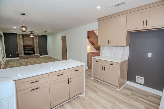 3 Raindream Place, The Woodlands, TX 77381