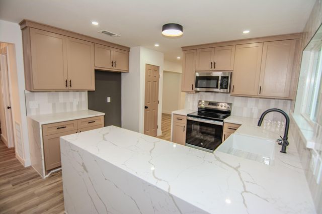 3 Raindream Place, The Woodlands, TX 77381