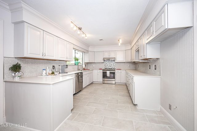 110 Simon Boulevard, Ocean Springs, MS 39564