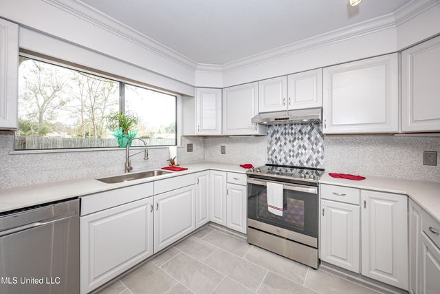 110 Simon Boulevard, Ocean Springs, MS 39564