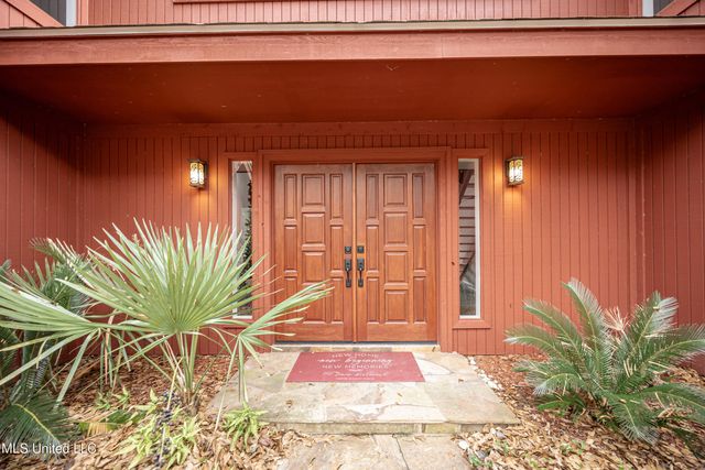 110 Simon Boulevard, Ocean Springs, MS 39564