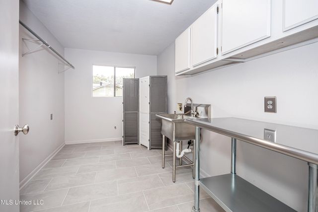 110 Simon Boulevard, Ocean Springs, MS 39564