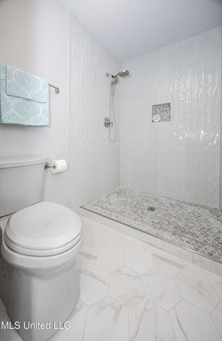 110 Simon Boulevard, Ocean Springs, MS 39564