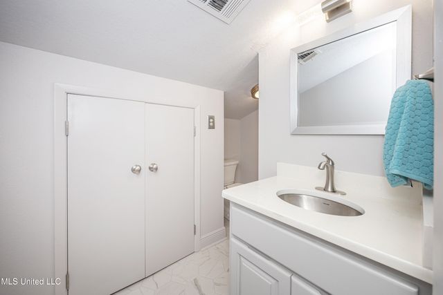 110 Simon Boulevard, Ocean Springs, MS 39564