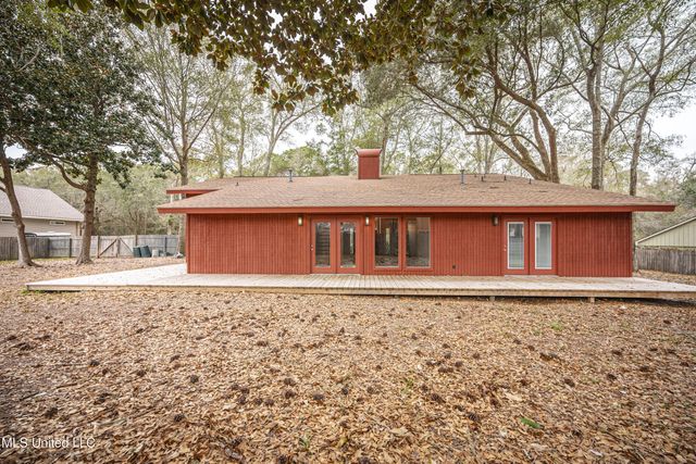 110 Simon Boulevard, Ocean Springs, MS 39564