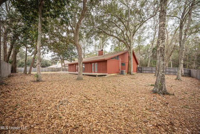 110 Simon Boulevard, Ocean Springs, MS 39564