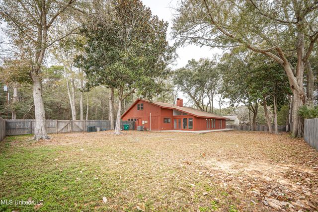 110 Simon Boulevard, Ocean Springs, MS 39564