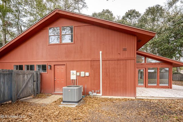 110 Simon Boulevard, Ocean Springs, MS 39564