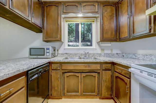 11782 Brunswick Pines Rd, Grass Valley, CA 95945