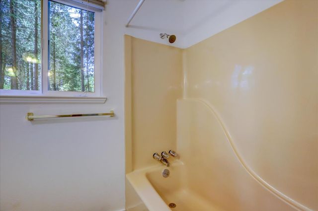 11782 Brunswick Pines Rd, Grass Valley, CA 95945