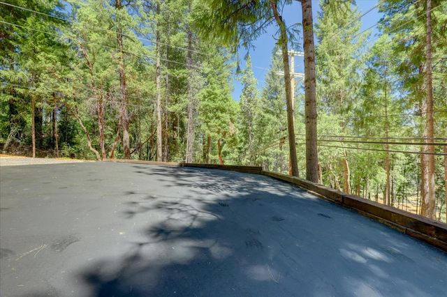 11782 Brunswick Pines Rd, Grass Valley, CA 95945