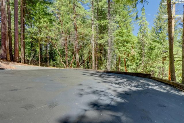 11782 Brunswick Pines Rd, Grass Valley, CA 95945