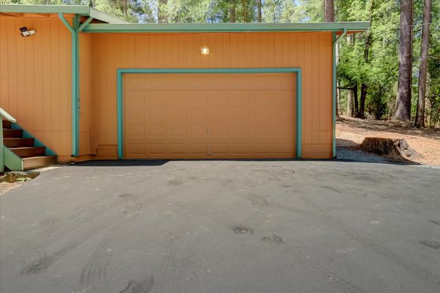 11782 Brunswick Pines Rd, Grass Valley, CA 95945