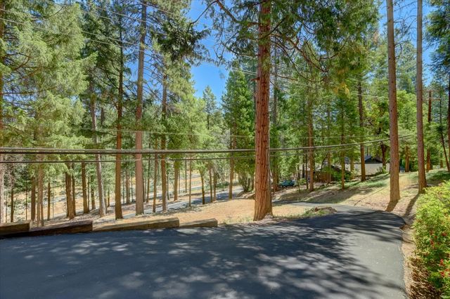 11782 Brunswick Pines Rd, Grass Valley, CA 95945