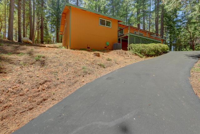 11782 Brunswick Pines Rd, Grass Valley, CA 95945