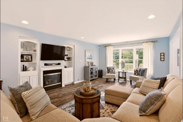 1555 Connemara Road, Indianapolis, IN 46217