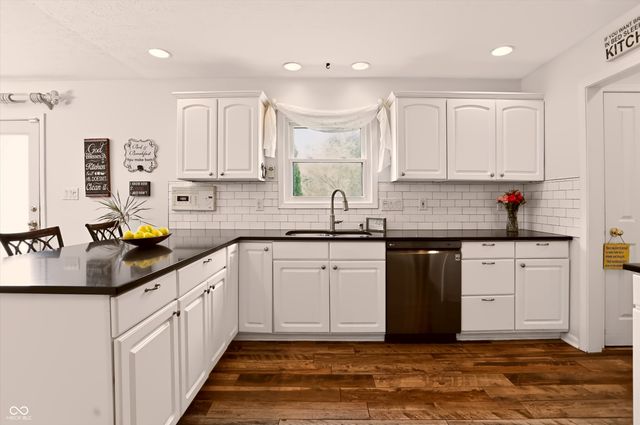 1555 Connemara Road, Indianapolis, IN 46217