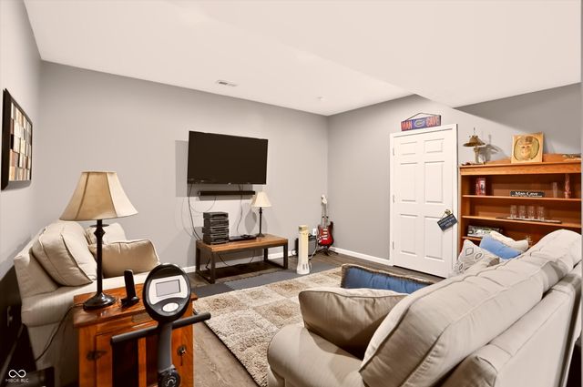 1555 Connemara Road, Indianapolis, IN 46217