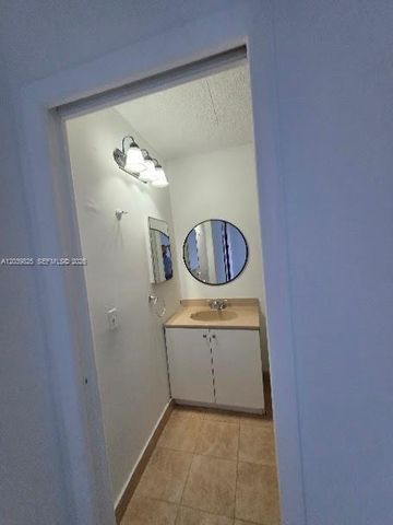 8635 NW 8th Street 423, Miami, FL 33126