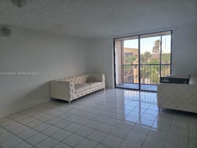 8635 NW 8th Street 423, Miami, FL 33126