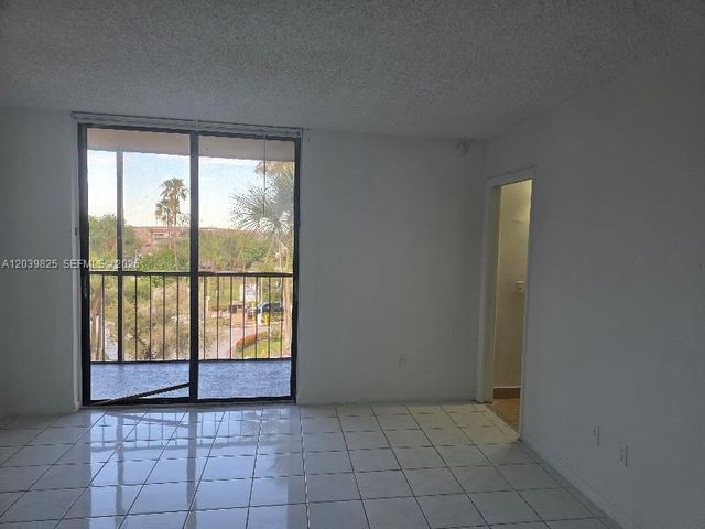 8635 NW 8th Street 423, Miami, FL 33126