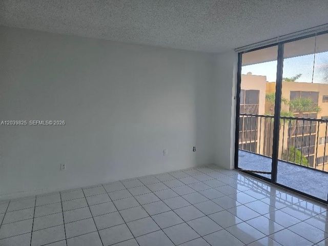 8635 NW 8th Street 423, Miami, FL 33126