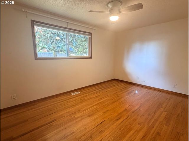 2188 Se PINE St, Hillsboro, OR 97123