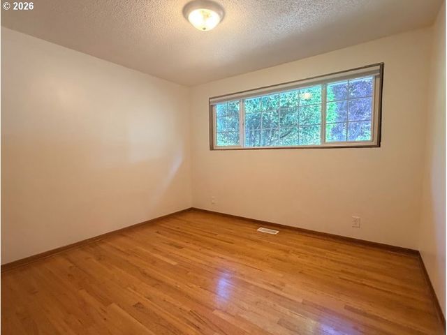 2188 Se PINE St, Hillsboro, OR 97123