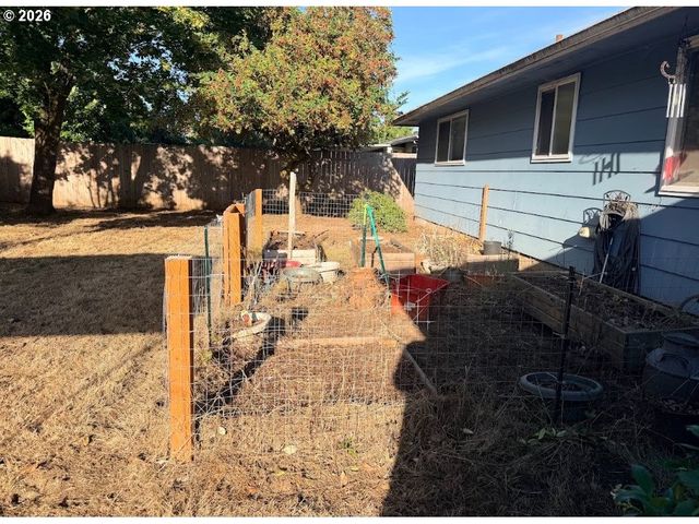 2188 Se PINE St, Hillsboro, OR 97123