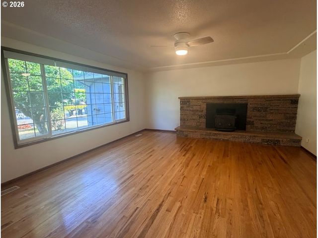 2188 Se PINE St, Hillsboro, OR 97123