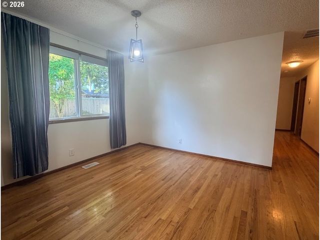 2188 Se PINE St, Hillsboro, OR 97123