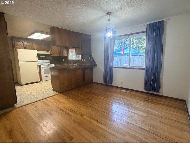 2188 Se PINE St, Hillsboro, OR 97123