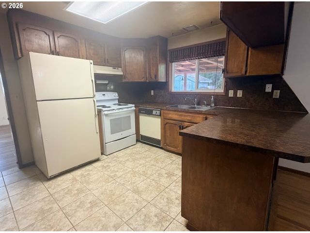 2188 Se PINE St, Hillsboro, OR 97123