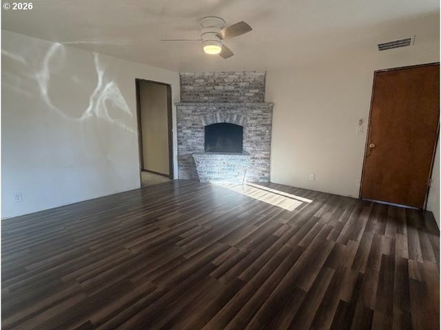 2188 Se PINE St, Hillsboro, OR 97123