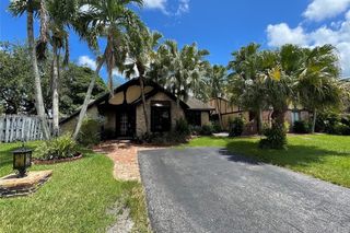 9209 NW 49th Pl, Sunrise, FL 33351